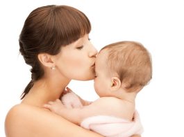 Mimar o bebé: saiba qual é a dose ideal Mimar os flhos: saiba qual é a dose ideal