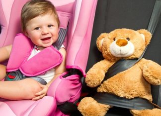 Viajar de carro com as crianças Crianças no carro