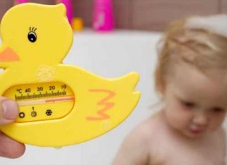 Temperatura do banho do seu bebé Temperatura do banho do bebé