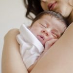 A separação do bebé da mãe Separação do bebé da mãe