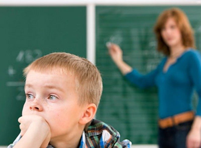 Disfunção auditiva provoca insucesso escolar.