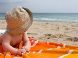 Saiba como proteger o seu bebé na praia