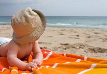 Saiba como proteger o seu bebé na praia
