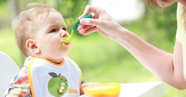 Bebe a comer papa Bebe a comer papa