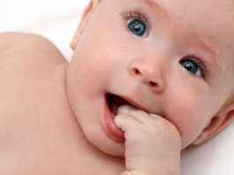 Como estimular o bebé de 2 e 3 meses