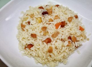 Pudim de arroz com fruta seca Pudim de arroz e frutos secos