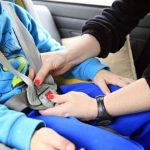 Transportar a criança no automóvel