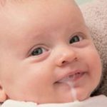 Refluxo gastro-esofágico nos bebés, conheça a causa dos vómitos