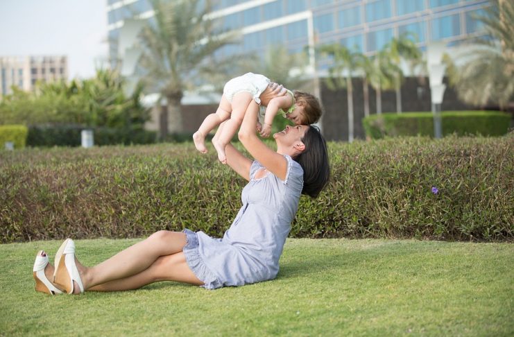 Mães solteiras, mulheres que criam os filhos sózinhas